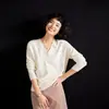 Suéter de cachemira suave de alta gama listo para usar para mujer, nueva colección otoño e invierno, cuello de color caramelo, capa base tejida de moda