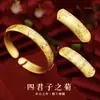 Tienda de Joyería Chapada en Oro Mismo Estilo Pulsera de Ciruelo, Orquídea, Bambú y Crisantemo para Mujer, Diseño de los Cuatro Caballeros, Abierta, Finamente Elaborada, Lujo Ligero, Pulsera con Sensación de Alta Gama