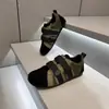 Novos sapatos masculinos de sola fina para o outono