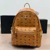 Nova Mochila da Marca m para Homens e Mulheres, Rebites Laterais, Mochila Escolar para Estudantes, Bolsa Pequena Versátil de Ombro Cruzado Tendência