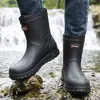 Botas Impermeáveis Masculinas Novas de Cano Médio Antiderrapantes Sapatos D'água Versáteis para Estudantes Galochas Lavagem de Carro Pesca Dia Chuvoso Viagem Quentes