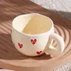 Caneca de cerâmica minimalista pintada à mão com motivos florais e creme, caneca de alto valor para uso doméstico, caneca de chá de verão, caneca criativa