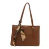 Bufanda de Seda Texturizada de Lujo Ligero Bolso Tote Portátil para Mujer Invierno 2024 Nueva Llegada Gran Capacidad Todo Combinable Bolso de Hombro Bolso Sobaco para Viaje