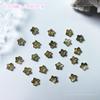 Mini pendientes de botón con forma de flor de cinco pétalos en escala dorada luminosa, joyería para uñas con varios colores, material al por mayor