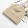 Venta al por mayor del fabricante Gorro cálido de moda para otoño e invierno, Gorro de punto a prueba de frío, Color sólido para exteriores, Protección para las orejas, Gorro de lana, Logotipo bordado