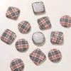 Estilo Retro Suave Café con Leche Rayas Cuadrículas Botones de Tela Redondos Cuadrados DIY Ropa Bolso Hebilla Accesorios de Joyería