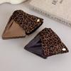 Clip de Triángulo de Cuero con Estampado de Leopardo Clásico de Lujo Accesible Retro Pinza para el Cabello Elegante con Estilo Pinza de Tiburón Versátil en la Parte Posterior de la Cabeza