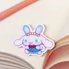 Broche de Acrílico Lindo de Dibujos Animados Perro Canela al por Mayor, Decoración para Bolsos, Parche Insignia Personalizado para Estudiantes, Pequeños Accesorios