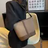 Bolso de Mujer Otoño Invierno Nuevo Retro Moda Simple de Gama Alta Bolso Cubo con Costuras Versátil Ins Bolso de Hombro Cruzado