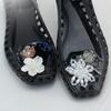 Novos Sapatos Coreanos, Sapatos de Gelatina com Flores, Acessórios, Tamancos, Sapatos de Cristal, Lantejoulas Decorativas, Flores de Pérola, Fivelas para Sandálias de Bico Quadrado