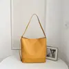 Bolsa de Mão Tecida Retro Fashionável 2026, Bolsa de Ombro Transversal tipo Balde Simples de Nicho de Alto Valor e Grande Capacidade
