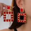 Brincos Pendentes Quadrados Vazados Cravejados de Diamantes Exagerados Europeus e Americanos Agulha de Prata Brincos de Tarraxa da Moda para Mulheres com Senso de Design e Estilo de Nicho