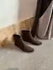 Botas de Cano Curto e Médio Estilo Novo Outono 2026 Salto Grosso Bico Quadrado Retrô Zíper nas Costas Plissadas em Cores Preto, Café e Damasco