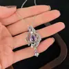 Colar com Pingente de Frasco de Perfume Sonho Moda Luxo Leve Diamante Roxo Amuleto Mágico Corrente para Clavícula Exquisito Nicho Acessório Versátil
