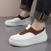 Nuevos zapatos casuales deportivos transpirables y ligeros para hombre, hechos de piel de vaca de capa superior, zapatillas slip-on versátiles para hombre