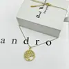 Colar com Pingente Oco Árvore da Vida para Mulheres, Luxo Leve, Corrente de Clavícula Versátil de Alta Qualidade, Joia de Liga da Moda para o Dia a Dia