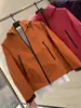 Modelo asequible para parejas, chaqueta exterior de concha dura a prueba de viento e impermeable con costuras selladas, sin costuras, para senderismo y montañismo, para hombres y mujeres