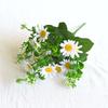 Pequeno Buquê de Margaridas Flores Artificiais Arranjo de Flores Estilo Europeu Sala de Estar Mesa de Jantar Decoração Flores de Plástico Flores de Tecido Projeto Externo Pequeno Crisântemo Selvagem