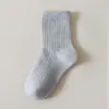 Calcetines para Niños Otoño e Invierno Calcetines Blancos Clásicos para Niños y Niñas, Tipo de Color Puro Algodón Hasta la Pantorrilla, Deportivos Absorbentes de Sudor y Desodorantes