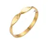 Suministro transfronterizo exclusivo de pulseras de acero inoxidable dorado para mujer, diseño abierto simple, acabado espejo de lujo ligero, no se decolora, venta al por mayor transfronteriza