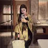 Xale Retrô Novo Chinoiserie Folha de Ginkgo para Mulheres, Novo Cheongsam Outono e Inverno 2025 com Saia, Manto e Capa
