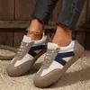 Tênis brancos femininos transfronteiriços 2026 primavera novo modelo plano tamanho grande sapatos de treino alemães tênis esportivos casuais femininos versáteis para estudantes