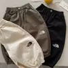 Pantalones Largos para Niños 2026 Primavera Nuevos Pantalones Simples Bordados con Letras para Niños y Niñas Pantalones Jogger Versátiles para Bebés