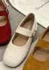 Novos Mocassins Baixos 2026 Rasos Casuais Versáteis Sapatos Mary Jane para Primavera e Outono para Mulheres com Fivela Sapatos da Moda