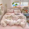 Juego de cama de cuatro piezas, juego de tres piezas de gasa de doble capa con estampado de dibujos animados, sensación de nube Clase A, sábana plana y sábana bajera, envío directo del fabricante