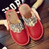 Chinelos de Algodão Masculinos de Inverno para Casa Indoor Femininos Impermeáveis de Couro PU Sapatos de Confinamento Antiderrapantes Quentes Chinelos de Couro para Casal