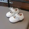 Zapatos de Bebé para Niñas de Primavera y Otoño 2026 Moño Perla Nuevos Zapatos Mary Jane para Niñas Zapatos Pequeños de Cuero Zapatos Brillantes de Princesa