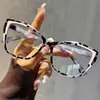 Gafas planas estilo ojo de gato con bloqueo de color, gafas para computadora con bloqueo de luz azul, monturas de gafas lisas personalizadas, adecuadas para mujeres con miopía