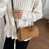 Bolso tipo baguette para mujer de cuero mate estilo Melard, un bolso tote cilíndrico de nicho y elegante, adecuado para el trabajo y los desplazamientos, un bolso de hombro que también se puede usar como bolso almohada