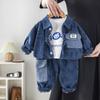 Niño guapo Chaqueta de mezclilla cárdigan 2025 verano nuevo para niños estilo extranjero manga larga tres piezas mayoreo