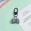 Llavero creativo de lazo a rayas de colores, accesorio colgante DIY, decoración fresca y elegante para bolsos de hombre y mujer