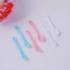 Tenedor Cuchara Mini de 3 cm Accesorios Casa de Muñecas Mini Vajilla de Plástico Colorida Cuchara Pequeña Curativa con Agujeros