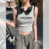 Camisole sem mangas com estampa de letras de nicho retrô americana para mulheres, Novo Top Único e Deslumbrante para o Verão de 2026