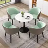 Mesa redonda de pizarra estilo nórdico para oficinas de ventas, tiendas de té de burbujas y balcones; un conjunto de mesas redondas y sillas de pizarra de lujo ligero