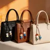 Colgante de Bolsa Colorido Fresco y Sencillo con Cuentas, Cordón de Piel Sintética y Cuentas Planas Acrílicas, Adecuado para Correas de Teléfono, Llaveros de Mochila y Cadenas Colgantes