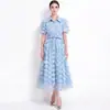 Elegante vestido de estilo francés con bordado floral tridimensional, mangas cortas, ceñido a la cintura, falda de línea A adelgazante