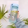 Taza de agua de plástico al por mayor botella de agua deportiva taza de agua alto valor de color gran capacidad para hombres y mujeres taza de agua de moda red taza para acompañar a estudiantes