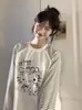 Camiseta Reductora de Edad Coreana con Estampado de Gatito Cuello Redondo Manga Larga Moda Femenina Versátil Casual Holgada Top de Rayas en Contraste