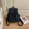 Mochila de viaje ligera y elegante para mujer, con un diseño funcional, material de nailon resistente al agua, gran capacidad, múltiples bolsillos y un aspecto casual