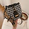Bolso popular de este año para mujer, bolso tipo cubo con rombos retro de otoño e invierno 2023, bolso bandolera de hombro con diseño de nicho de moda