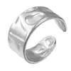 Anillo Abierto Asimétrico con Patrón de Martillo Estilo Ins Simple Japonés y Coreano para Mujer Anillo de Acero Inoxidable de Lujo Accesible Anillo de Alta Gama para Mujer