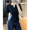 Camiseta Feminina Estilo Coreano 2025 Curta Ombro Direito Slim Manga Curta para Verão Inicial Decote V Design Cintura Estreita Top Meia-Manga