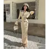 Vestido de Tricô Ruffle Estilo Francês de Luxo Leve Retrô Transfronteiriço para Mulheres, Novo Design Outono e Inverno com Golas de Cor Contrastante, Modelagem Justa, Acima do Joelho