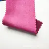 Tejido de satén elástico, grueso y brillante con una caída suave, que presenta un efecto reluciente de seda artificial, adecuado para disfraces de baile y ropa formal.