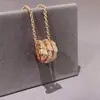 Baojia Boutique Spirit Snake Colar de Diamante Completo Banhado a Ouro Rosa 18K Colar Seiko para Homens e Mulheres Direto da Fábrica ao Vivo