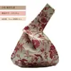 Venta al por mayor del fabricante Empaques de regalo grandes y pequeños Bolsas de regalo de almacenamiento Bolsas de mano con asa única estilo chino para recuerdos